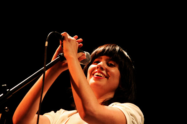http://www.bravomartin.cl/files/gimgs/13_javieramena.jpg